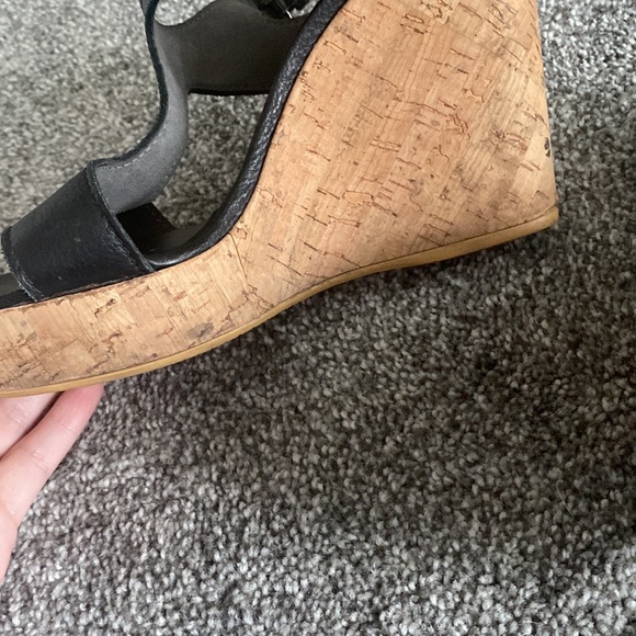 Stuart Weizman- open toe Wedges- size 8- black leather- cork heel - Picture 5 of 7